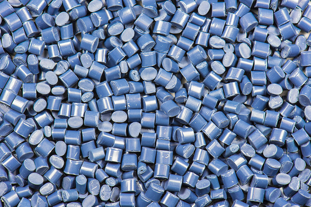 blauses Kunststoff Granulat als Hintergrund